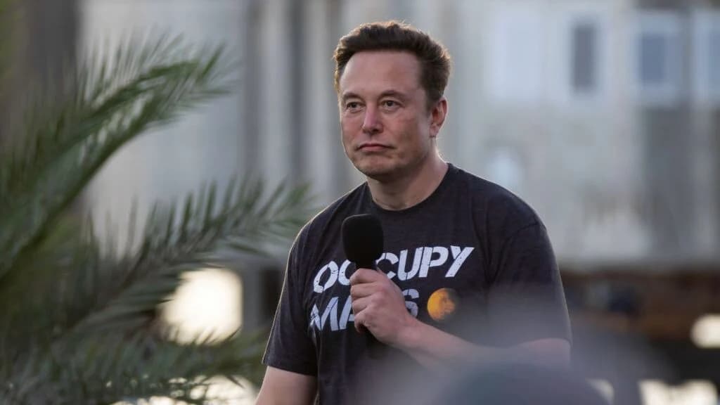 SpaceX IPO draws strong investor demand despite concerns over governance, valuation, transparency, and Musk's control.