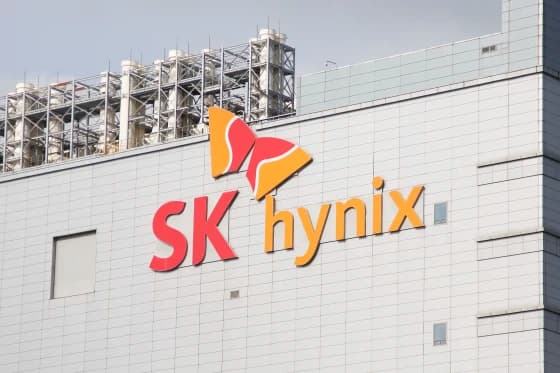 SK Hynix launches US debut after a $26.5B share sale, testing investor confidence in AI chip demand and growth.